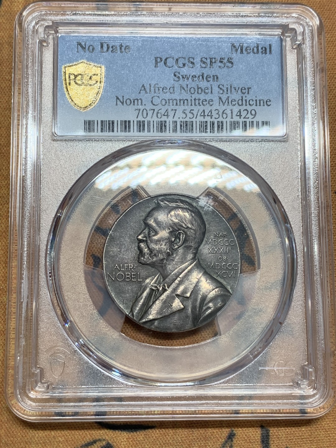《竞宝斋》第85场-本周日，周一2场连拍（全场不限金额包邮） PCGS SP55 瑞典诺贝尔医学奖提名委员会纪念银章，这是最早的版本使用于首届1901到1913年年间，黑灰色包浆味道一流