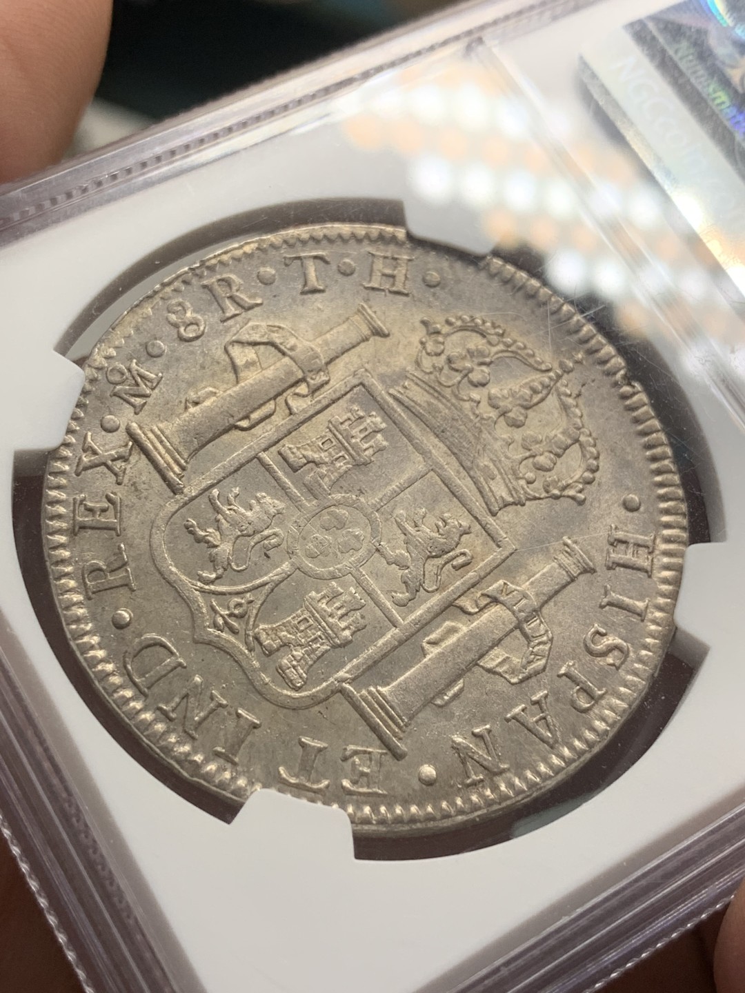 《竞宝斋》第85场-本周日，周一2场连拍（全场不限金额包邮） NGC AU58 1807年墨西哥双柱8R银币 自然包浆 底光透现 背面感光极佳 正面人像左侧有透打 打制深极难得