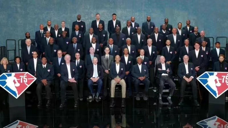 零元拍：“控卫之神”克里斯-保罗亲笔签名Wilson NBA75周年官方纪念篮球。