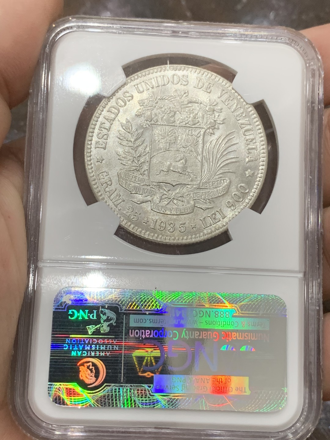 《竞宝斋》第85场-本周日，周一2场连拍（全场不限金额包邮） NGC-MS63 委内瑞拉1935年 5波利瓦大银币 车轮转光 这品种平时多见就是VF-XF ，这品相已经顶级