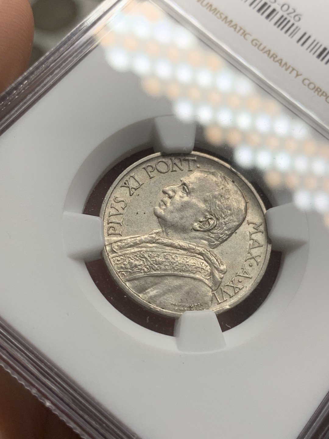 《竞宝斋》第85场-本周日，周一2场连拍（全场不限金额包邮） NGC AU55 梵蒂冈 1937年 5里拉 划船 银币 不多见的头像