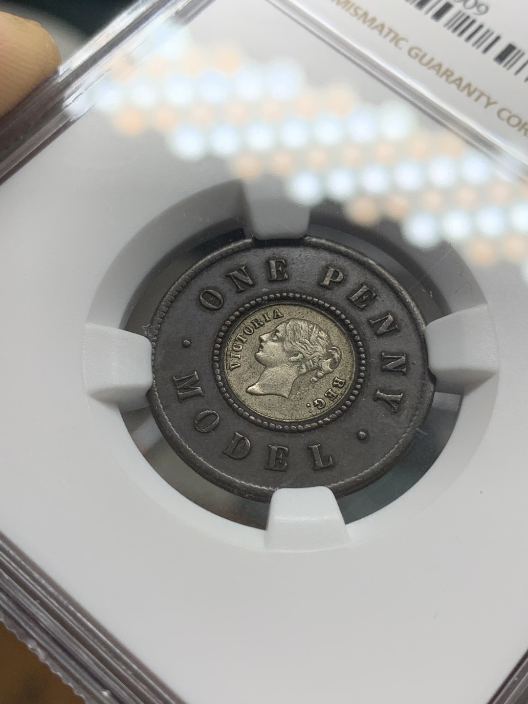 《竞宝斋》第85场-本周日，周一2场连拍（全场不限金额包邮） NGC MS62 1844年英国一便士双色币“章型便士” 细节极佳 感觉低评了 发行量很少