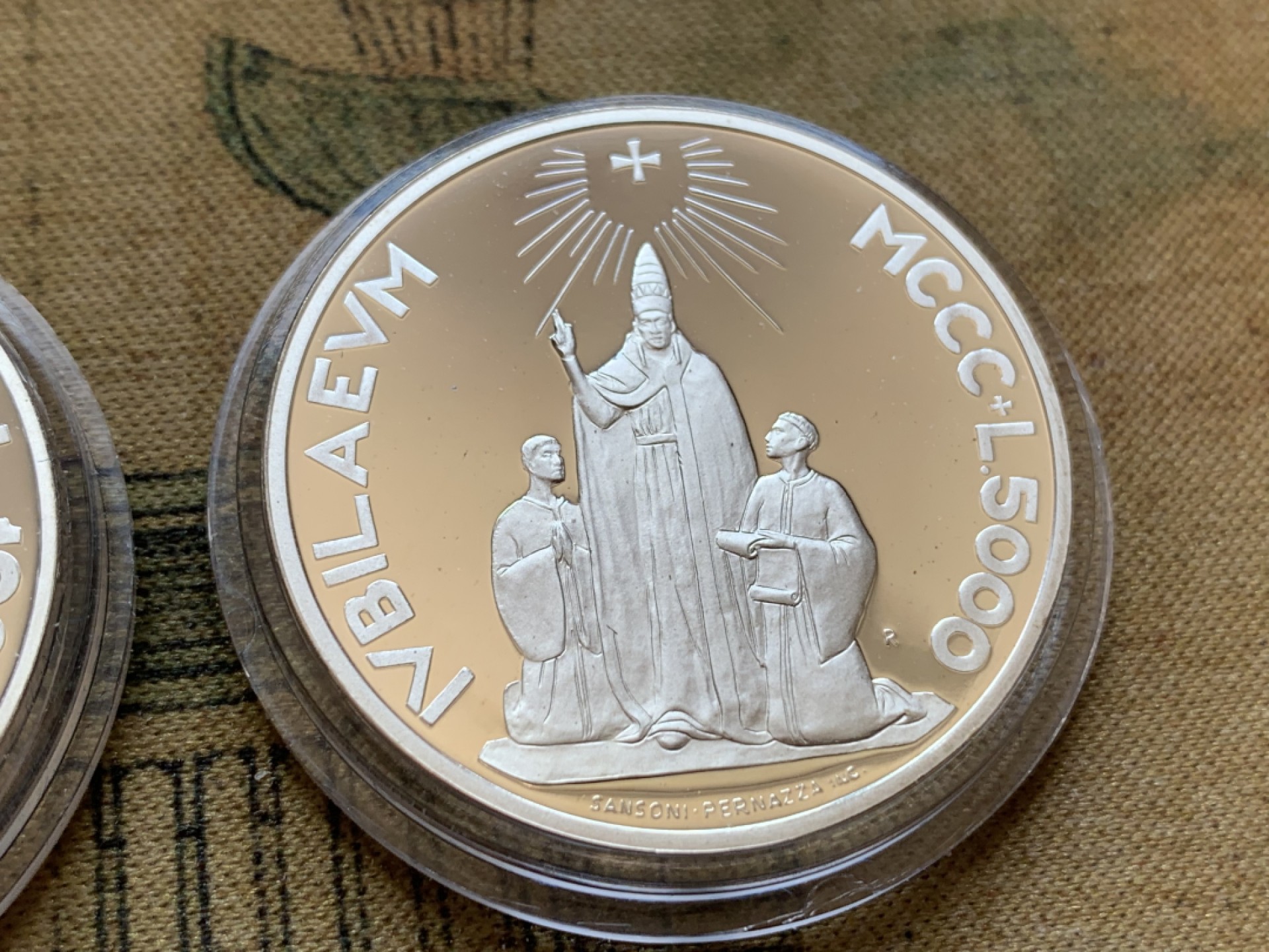 《竞宝斋》第85场-本周日，周一2场连拍（全场不限金额包邮） 原盒证书 圣马力诺2000年 教皇迎接千禧年 5000和10000里拉 精制PROOF银币一对