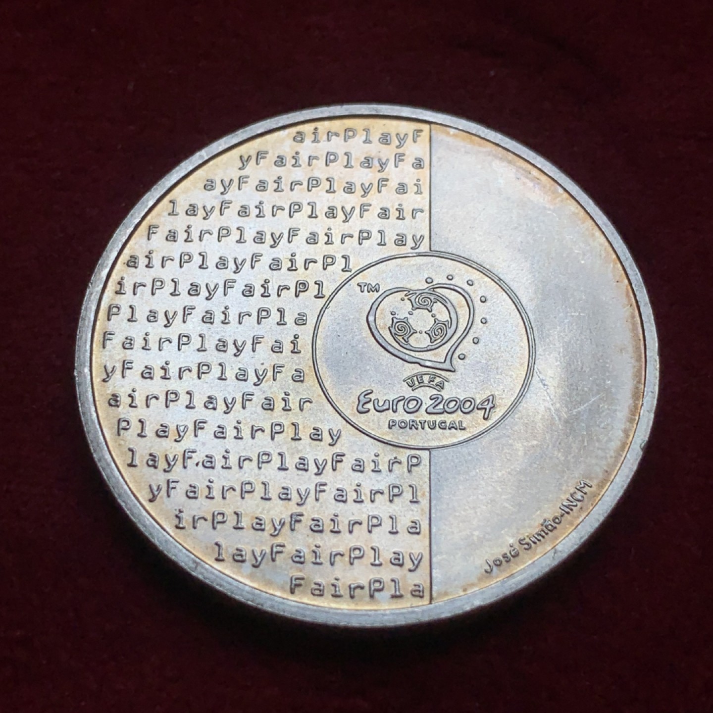 《竞宝斋》第85场-本周日，周一2场连拍（全场不限金额包邮） 五彩 葡萄牙 2004年 8欧元 欧洲杯纪念银币 835高银20g 已经自然出金彩 状态养眼 好品又好彩属实难得