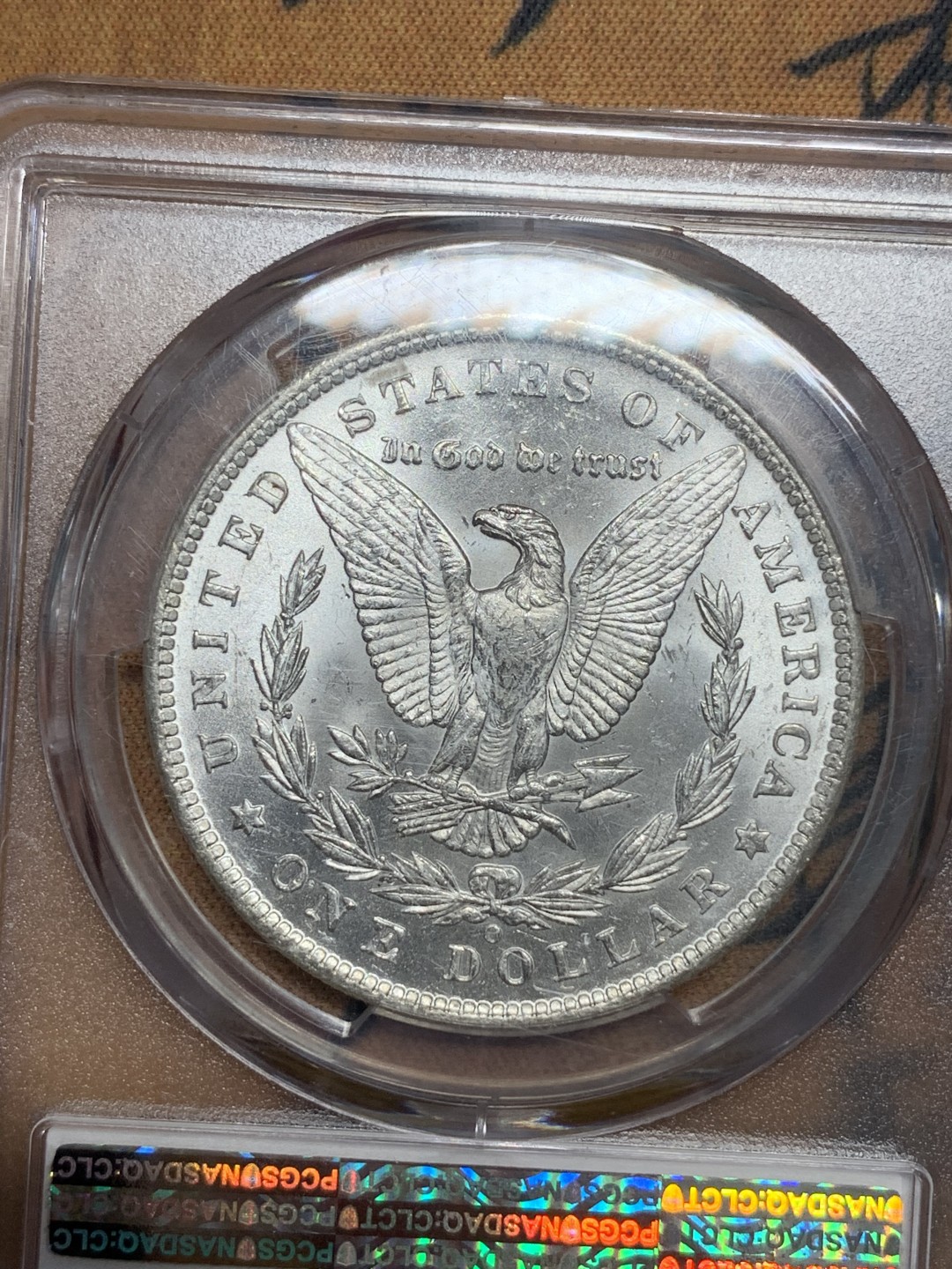 《竞宝斋》第85场-本周日，周一2场连拍（全场不限金额包邮） PCGS-MS64 美国 1885年O版 1美元 摩根银币 极美原光摩根白币 底板丝滑赏心悦目 光度很好 在64里算脸比较干净的