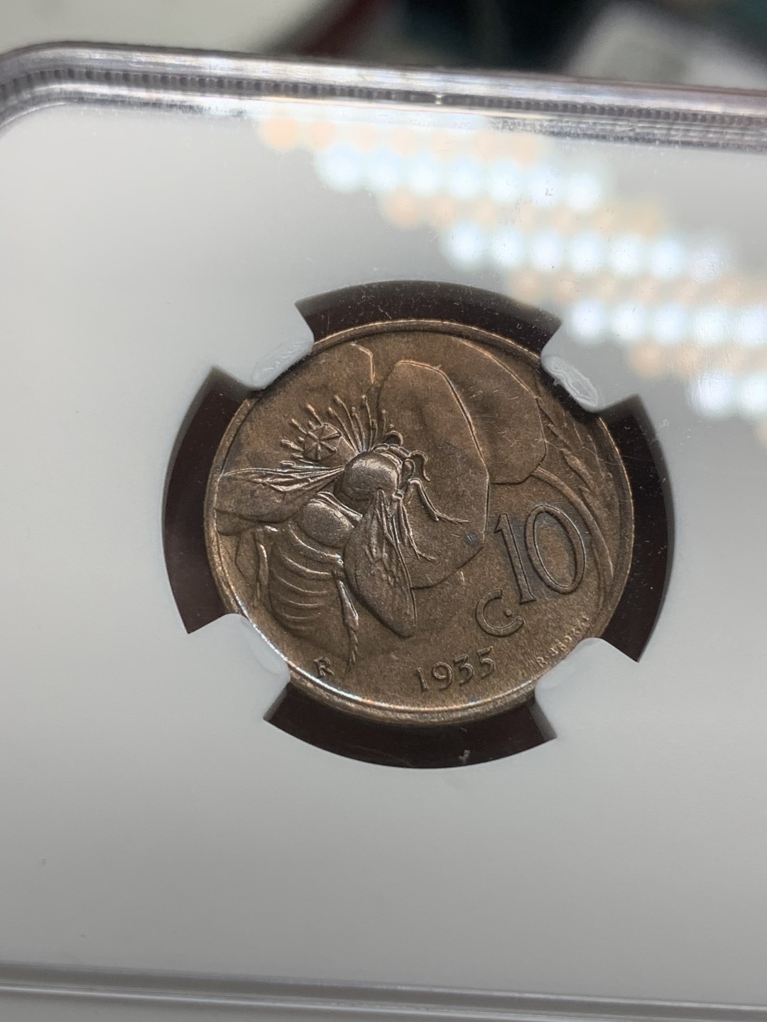 《竞宝斋》第85场-本周日，周一2场连拍（全场不限金额包邮） NGC-AU58 1935年 意大利 10C 小蜜蜂 铜币