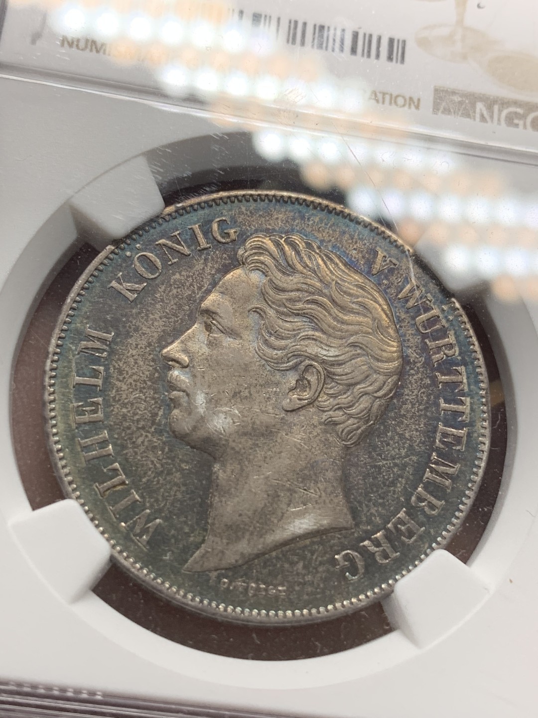 《竞宝斋》第85场-本周日，周一2场连拍（全场不限金额包邮） NGC-AUD 符腾堡1847年狮鹿2盾，欧洲五彩！设计好看，状态佳，也是大涨品种。