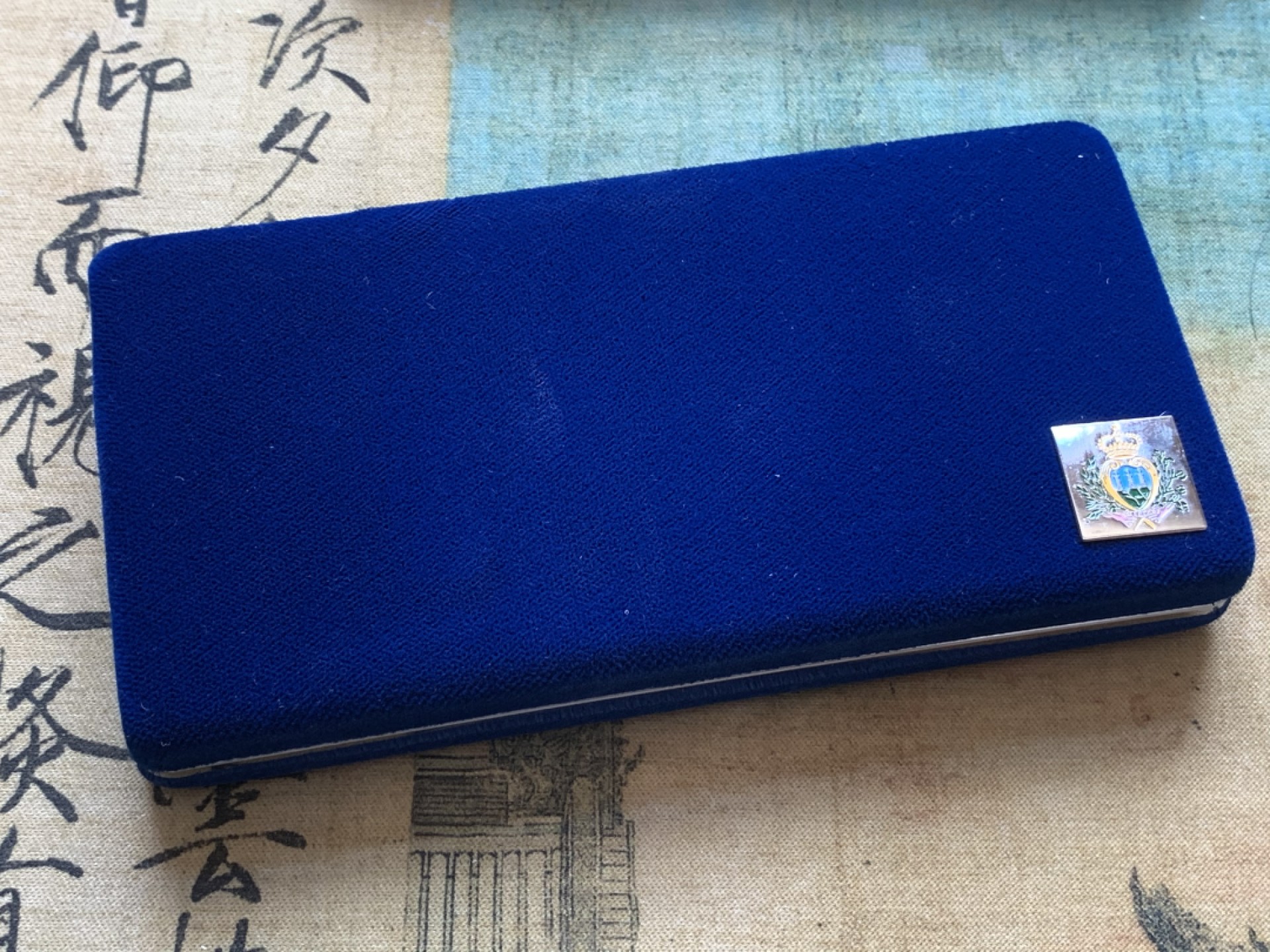 《竞宝斋》第85场-本周日，周一2场连拍（全场不限金额包邮） 原盒证书 圣马力诺1996年 濒危动物纪念 5000和10000里拉 精制PROOF银币一对 少见品种