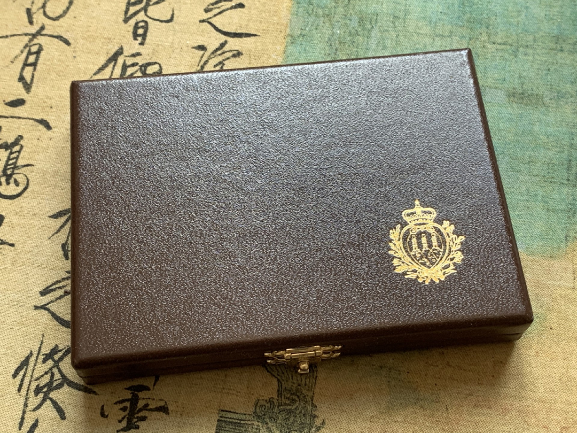 《竞宝斋》第85场-本周日，周一2场连拍（全场不限金额包邮） 原盒证书 圣马力诺1987年 萨格勒布运动会 500和1000里拉银币一对