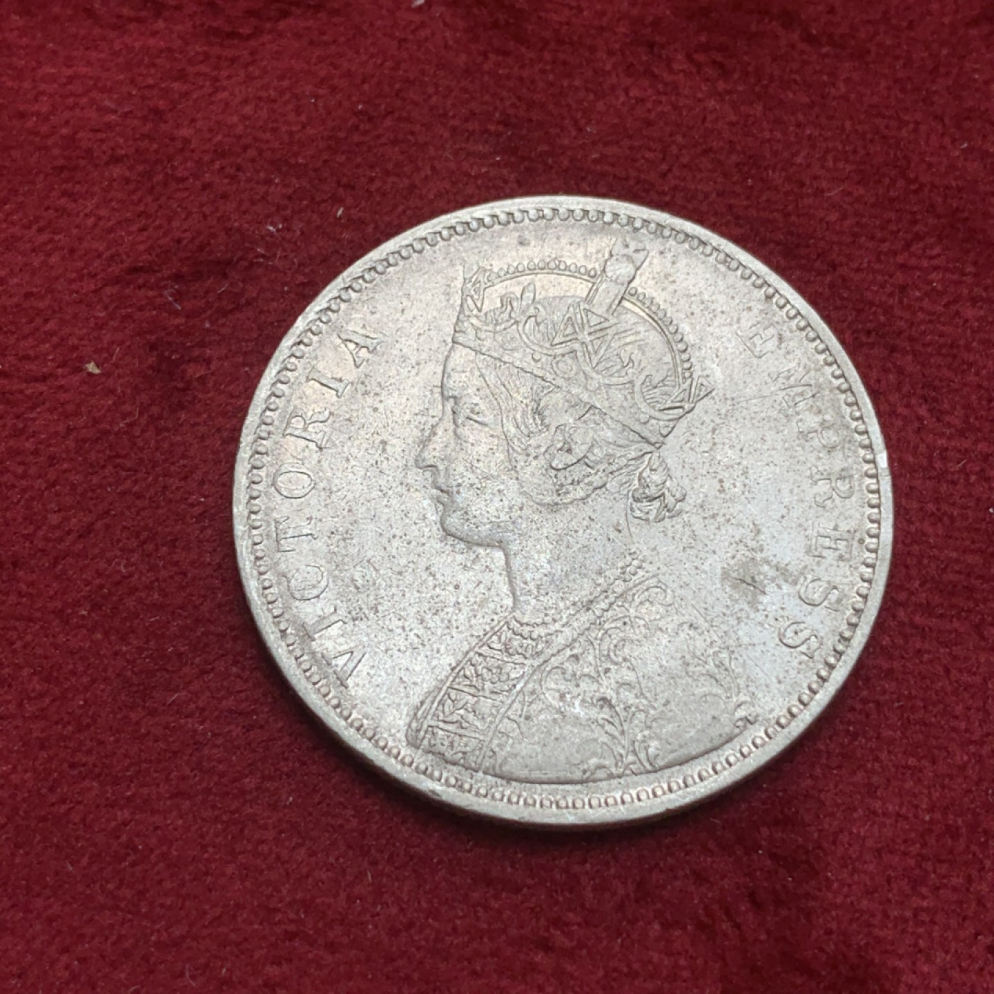 《竞宝斋》第85场-本周日，周一2场连拍（全场不限金额包邮） 英属印度 1877年 维多利亚 1卢比 银币