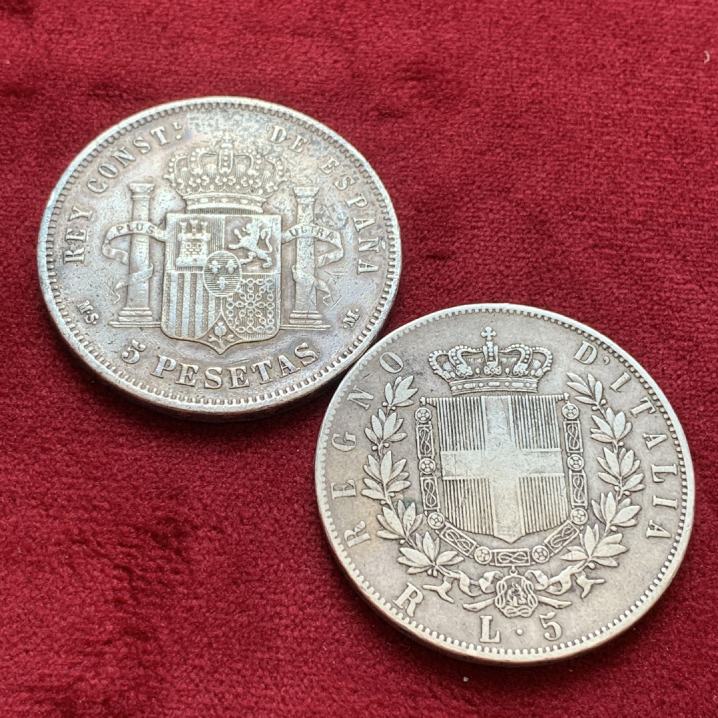 《竞宝斋》第85场-本周日，周一2场连拍（全场不限金额包邮） 意大利西班牙银币2枚 意大利1876年维托里奥埃马努埃莱二世5里拉 西班牙1885年阿方索十二世5比塞塔一对 细节尚可