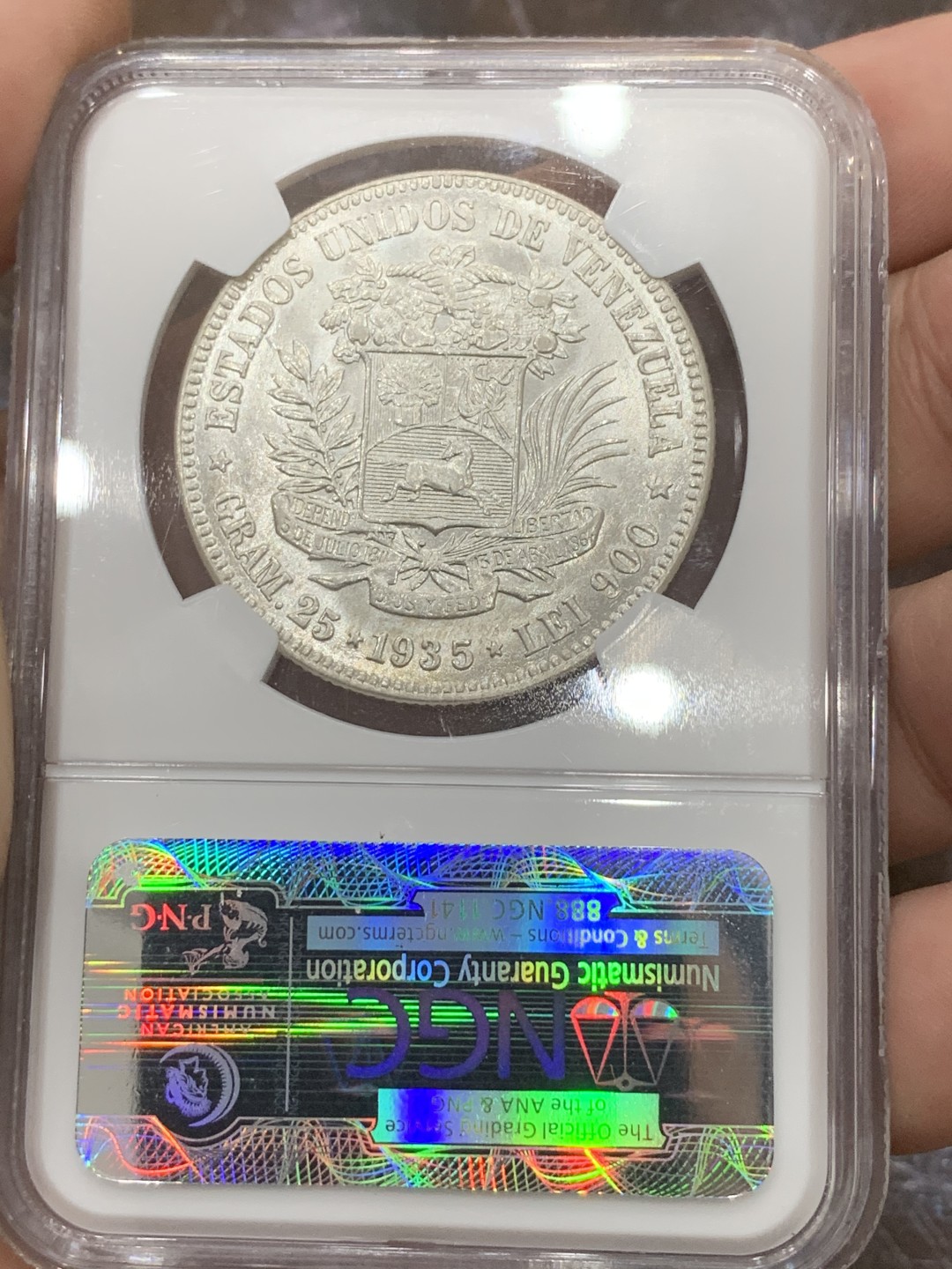 《竞宝斋》第85场-本周日，周一2场连拍（全场不限金额包邮） NGC-MS63 委内瑞拉1935年 5波利瓦大银币 车轮转光 这品种平时多见就是VF-XF ，这品相已经顶级