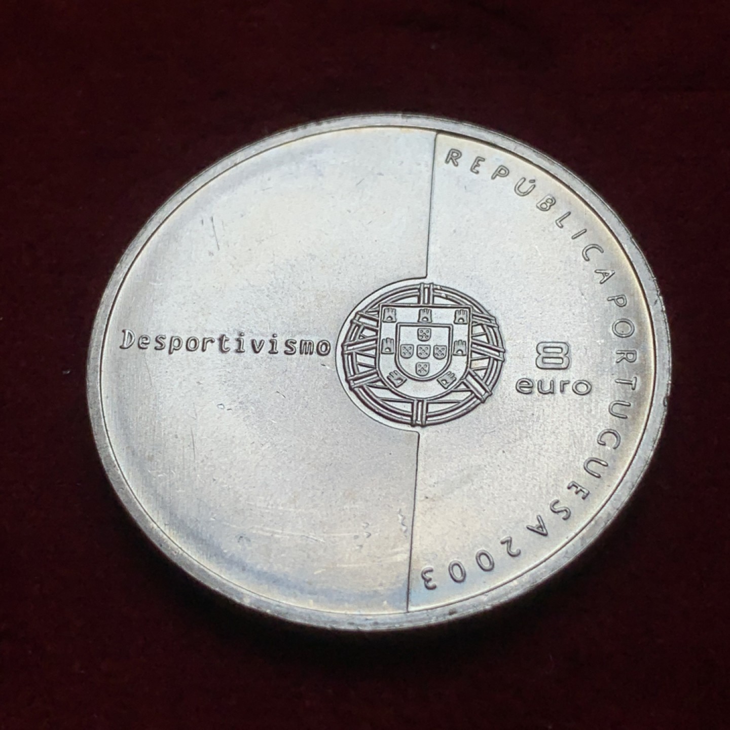 《竞宝斋》第85场-本周日，周一2场连拍（全场不限金额包邮） 五彩 葡萄牙 2004年 8欧元 欧洲杯纪念银币 835高银20g 已经自然出金彩 状态养眼 好品又好彩属实难得