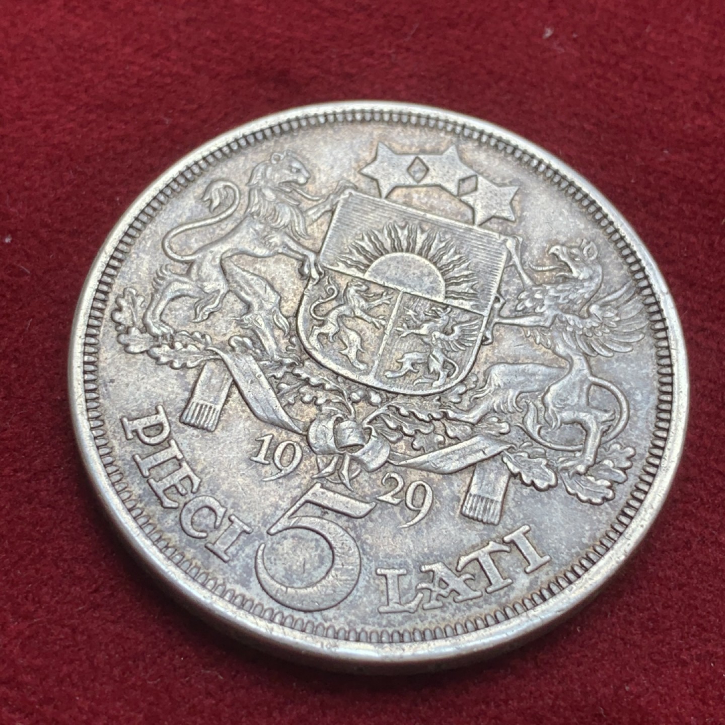 《竞宝斋》第85场-本周日，周一2场连拍（全场不限金额包邮） 拉脱维亚 1929年 拉脱维亚少女 5特拉 银币 热门品种