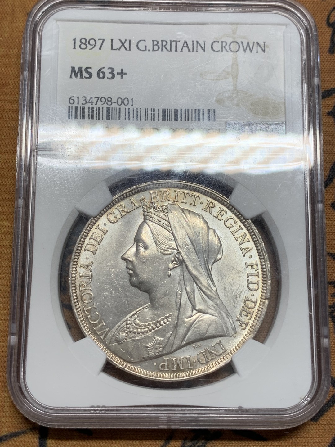 《竞宝斋》第85场-本周日，周一2场连拍（全场不限金额包邮） NGC-MS63+ 英国1897年 维多利亚 批纱版 马剑克朗光度一流超级棒 披纱高分相对少见