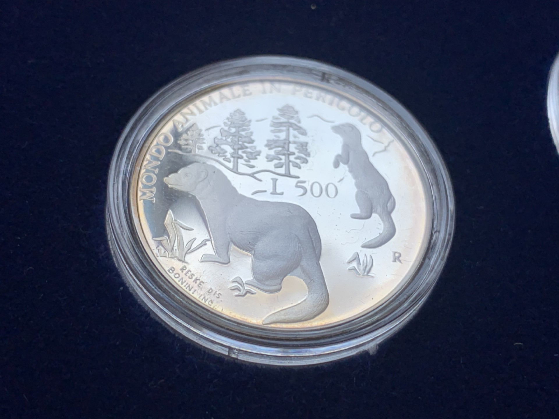 《竞宝斋》第85场-本周日，周一2场连拍（全场不限金额包邮） 原盒证书 圣马力诺1993年 珍稀动物鼬鼠，啄木鸟和红隼精制银币 500/1000里拉 动物系少见品种