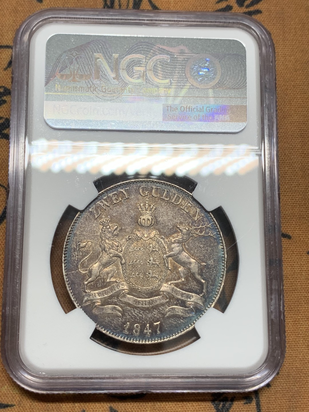 《竞宝斋》第85场-本周日，周一2场连拍（全场不限金额包邮） NGC-AUD 符腾堡1847年狮鹿2盾，欧洲五彩！设计好看，状态佳，也是大涨品种。