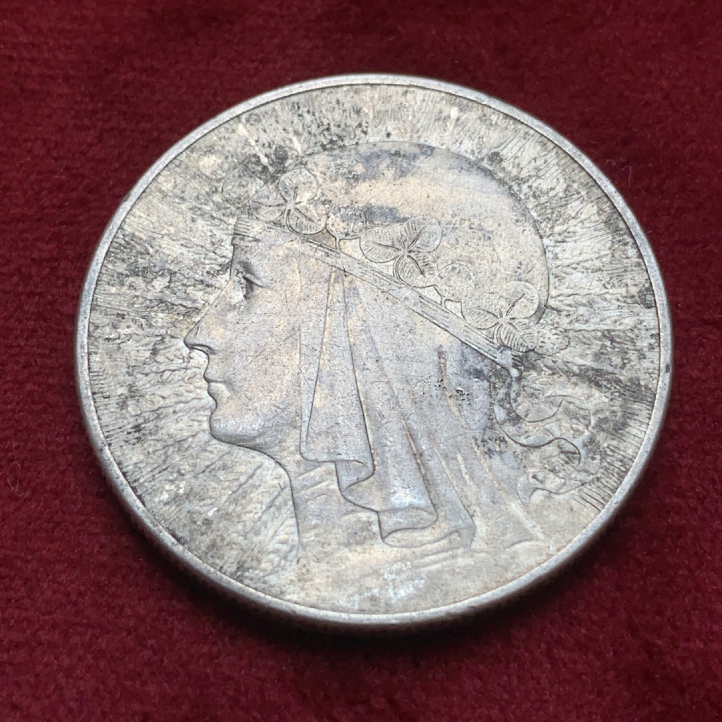 《竞宝斋》第85场-本周日，周一2场连拍（全场不限金额包邮） 波兰  1933年 波兰少女 10兹罗提银币 细节非常好 设计漂亮