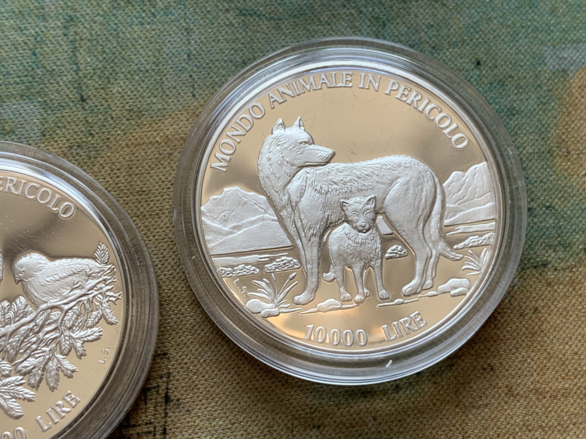 《竞宝斋》第85场-本周日，周一2场连拍（全场不限金额包邮） 原盒证书 圣马力诺1996年 濒危动物纪念 5000和10000里拉 精制PROOF银币一对 少见品种