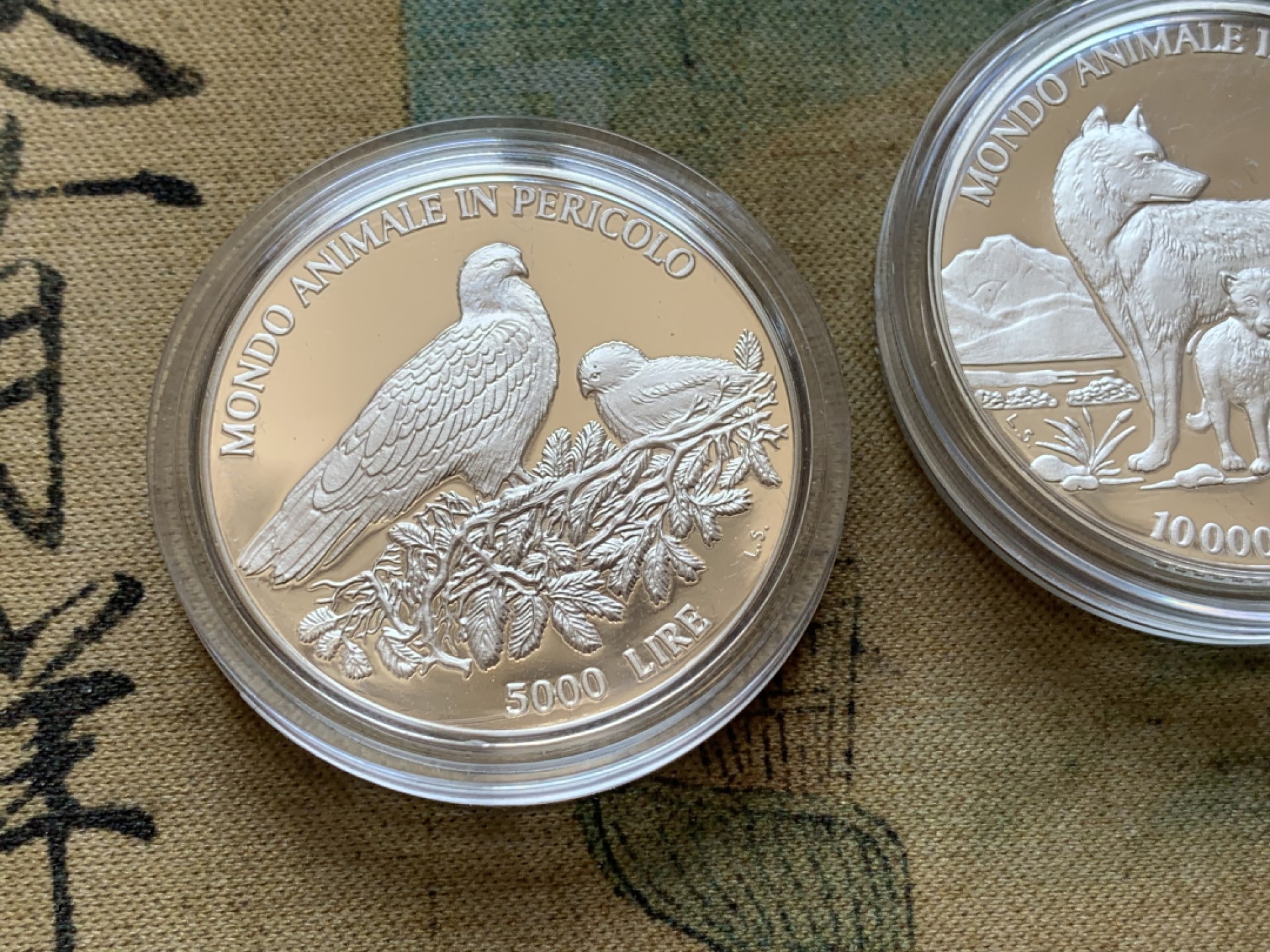 《竞宝斋》第85场-本周日，周一2场连拍（全场不限金额包邮） 原盒证书 圣马力诺1996年 濒危动物纪念 5000和10000里拉 精制PROOF银币一对 少见品种