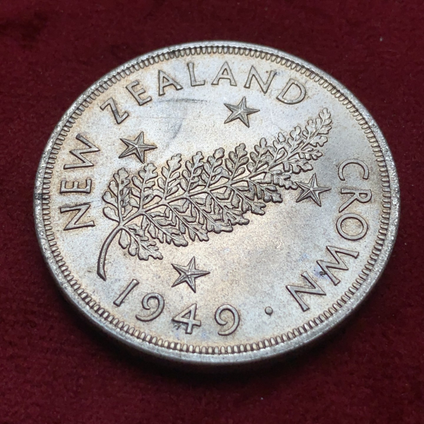 《竞宝斋》第85场-本周日，周一2场连拍（全场不限金额包邮） 1949年 新西兰 乔治六世 银蕨叶 1克朗银币