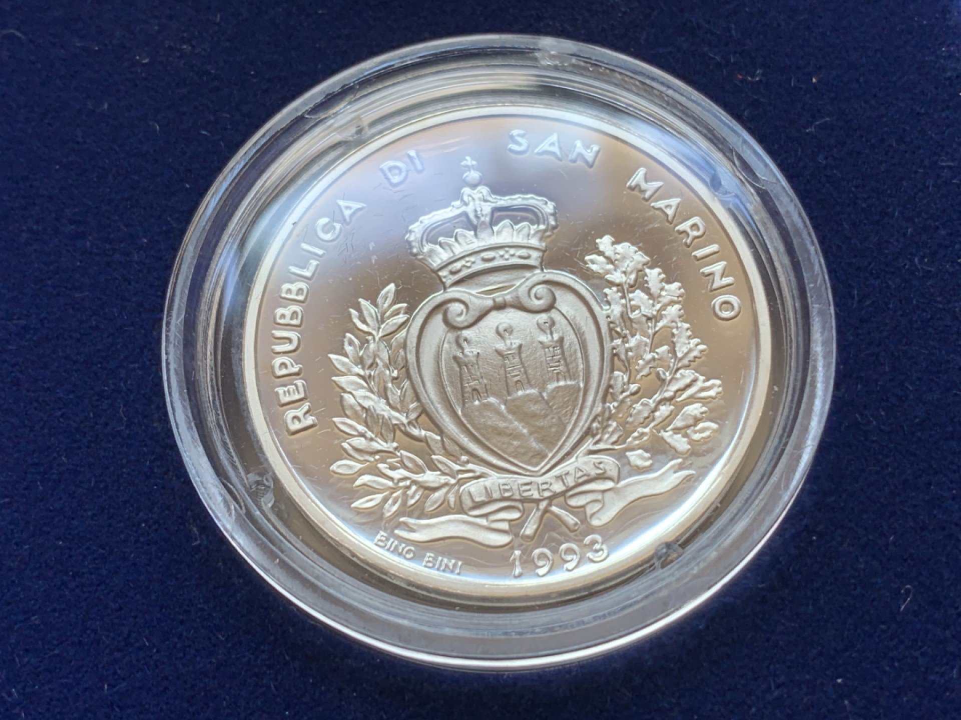 《竞宝斋》第85场-本周日，周一2场连拍（全场不限金额包邮） 原盒证书 圣马力诺1993年 珍稀动物鼬鼠，啄木鸟和红隼精制银币 500/1000里拉 动物系少见品种