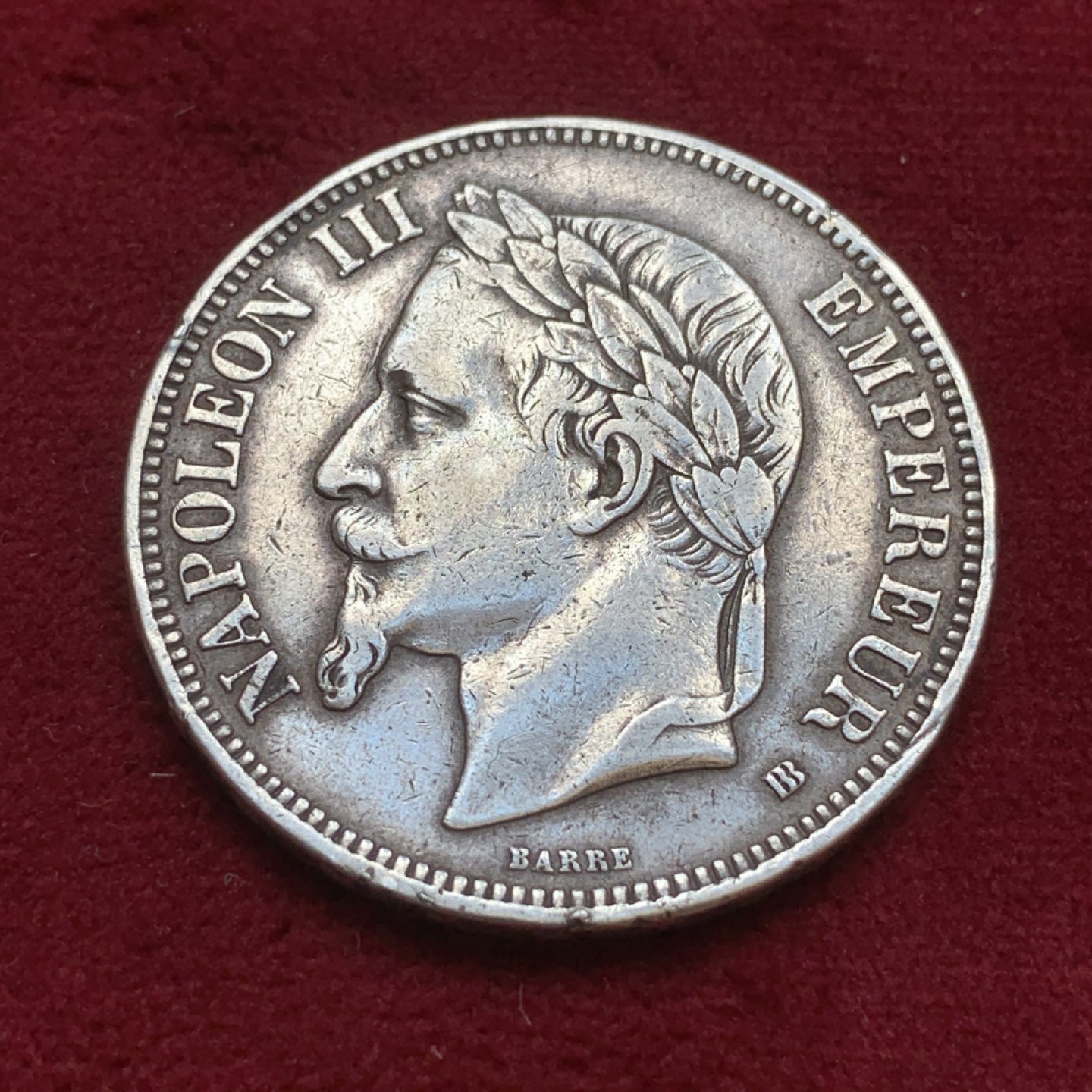 《竞宝斋》第85场-本周日，周一2场连拍（全场不限金额包邮） 法国 1869年 5法郎 皇帝拿破仑三世像银币 近未流通品相 磨损很少 图案和文字都很清晰 高点俱在 