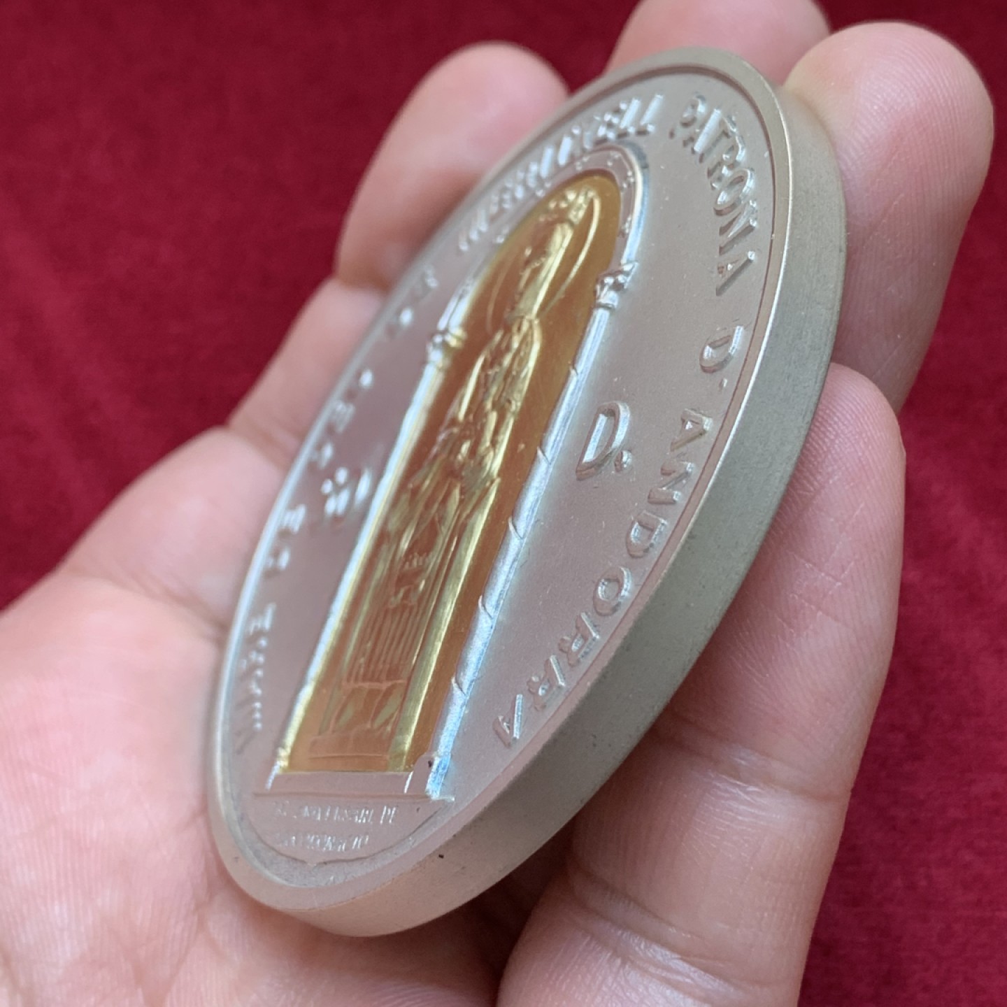 《竞宝斋》第85场-本周日，周一2场连拍（全场不限金额包邮） 安道尔1996年 50第纳尔 圣母抱婴155.5克银+2.5克金子 5盎司尺寸大银币 5000枚的发行量 非常稀少