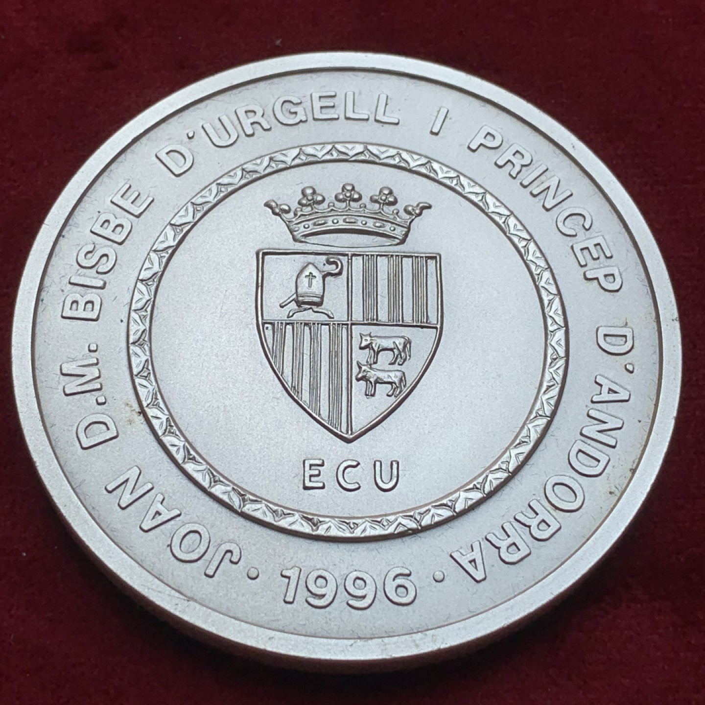 《竞宝斋》第85场-本周日，周一2场连拍（全场不限金额包邮） 安道尔1996年 50第纳尔 圣母抱婴155.5克银+2.5克金子 5盎司尺寸大银币 5000枚的发行量 非常稀少