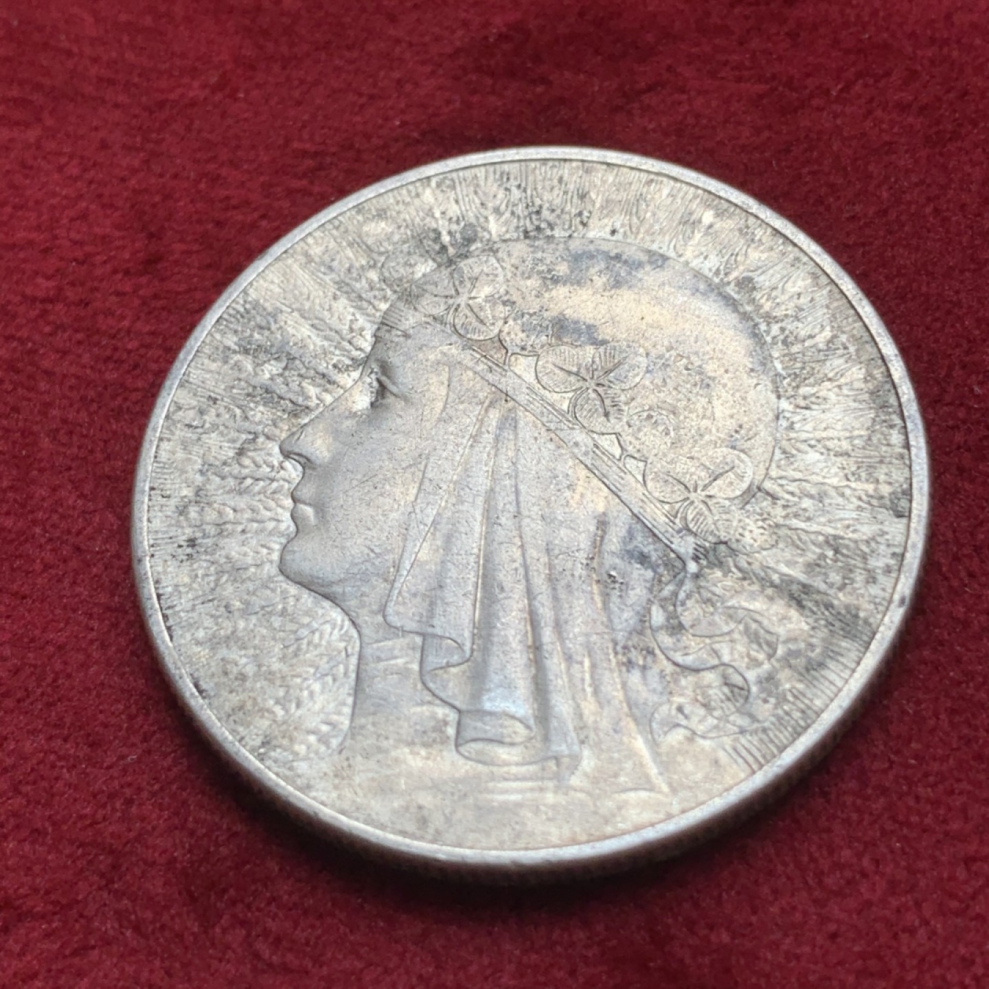 《竞宝斋》第85场-本周日，周一2场连拍（全场不限金额包邮） 波兰  1933年 波兰少女 10兹罗提银币 细节非常好 设计漂亮