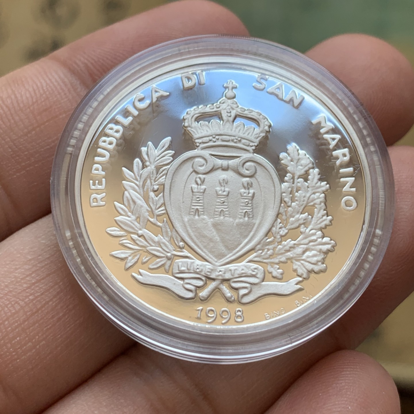 《竞宝斋》第85场-本周日，周一2场连拍（全场不限金额包邮） 原盒证书 圣马力诺1998年 法国世界杯纪念 10000里拉精制大银币 22克 835银