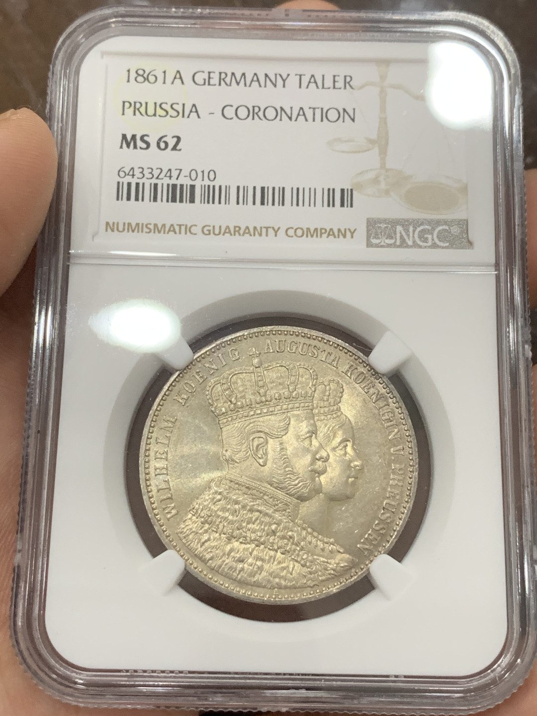 《竞宝斋》第85场-本周日，周一2场连拍（全场不限金额包邮） NGC-MS62 德国 1861  普鲁士威廉登基1泰勒 白净 十字光