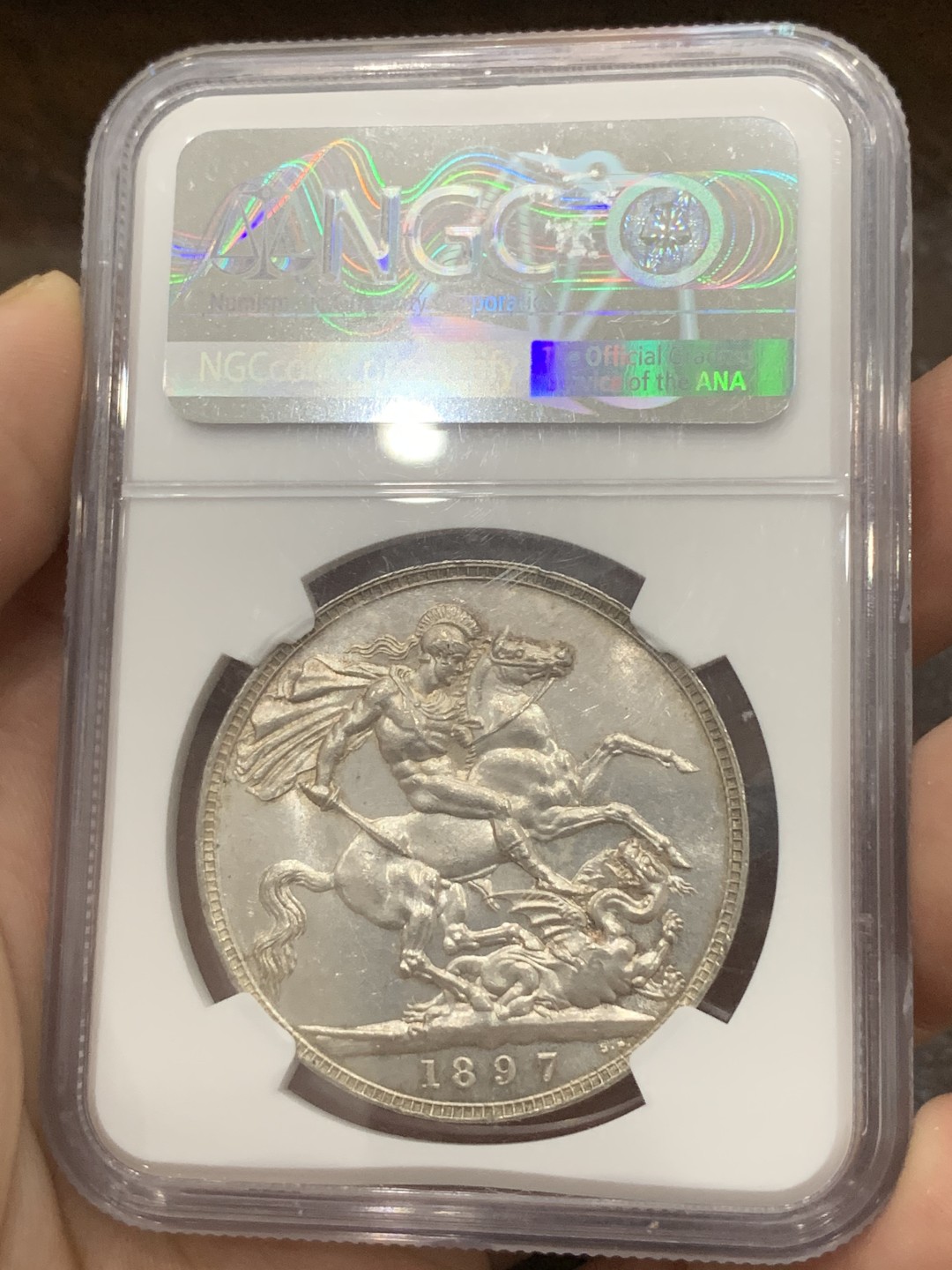 《竞宝斋》第85场-本周日，周一2场连拍（全场不限金额包邮） NGC-MS63+ 英国1897年 维多利亚 批纱版 马剑克朗光度一流超级棒 披纱高分相对少见