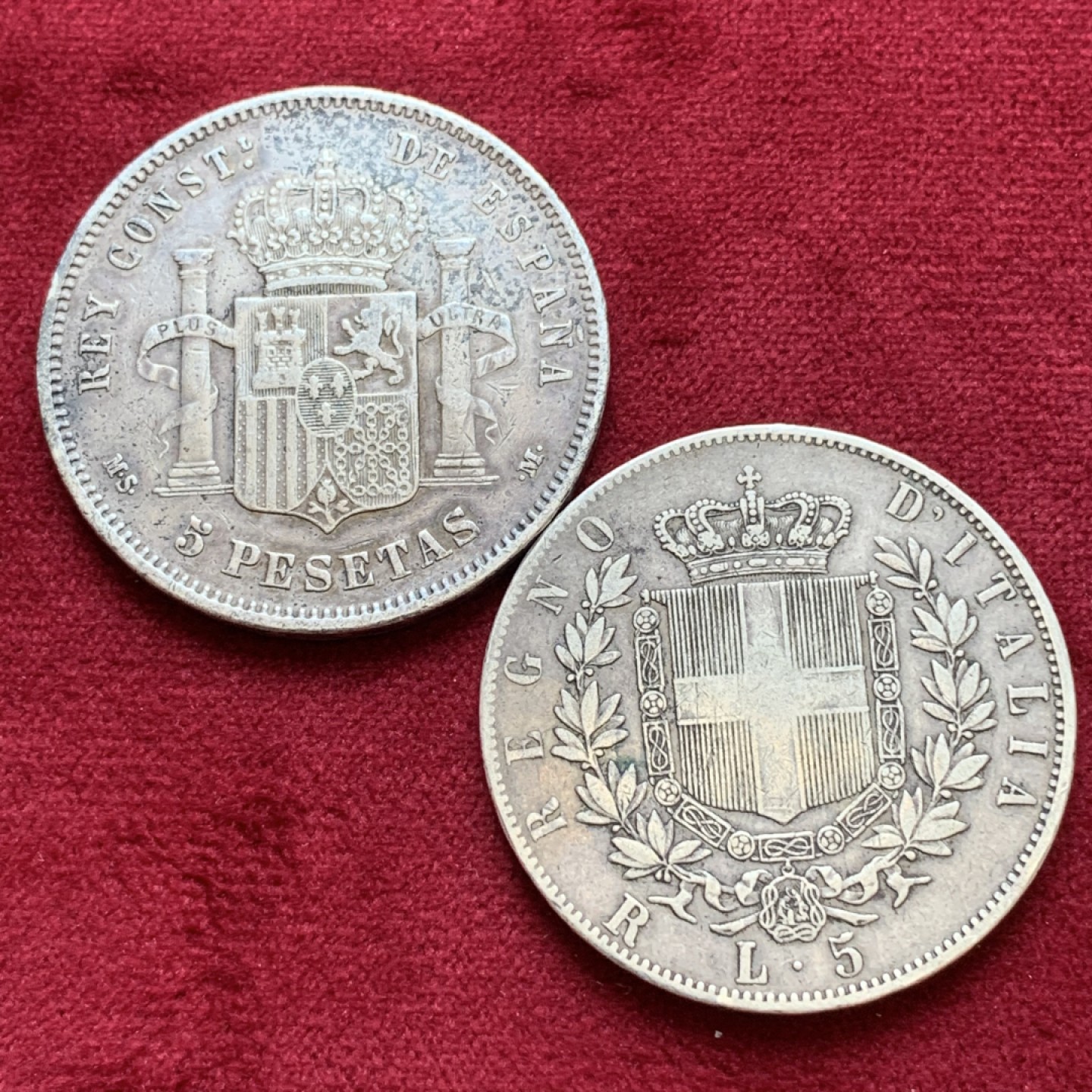 《竞宝斋》第85场-本周日，周一2场连拍（全场不限金额包邮） 意大利西班牙银币2枚 意大利1876年维托里奥埃马努埃莱二世5里拉 西班牙1885年阿方索十二世5比塞塔一对 细节尚可