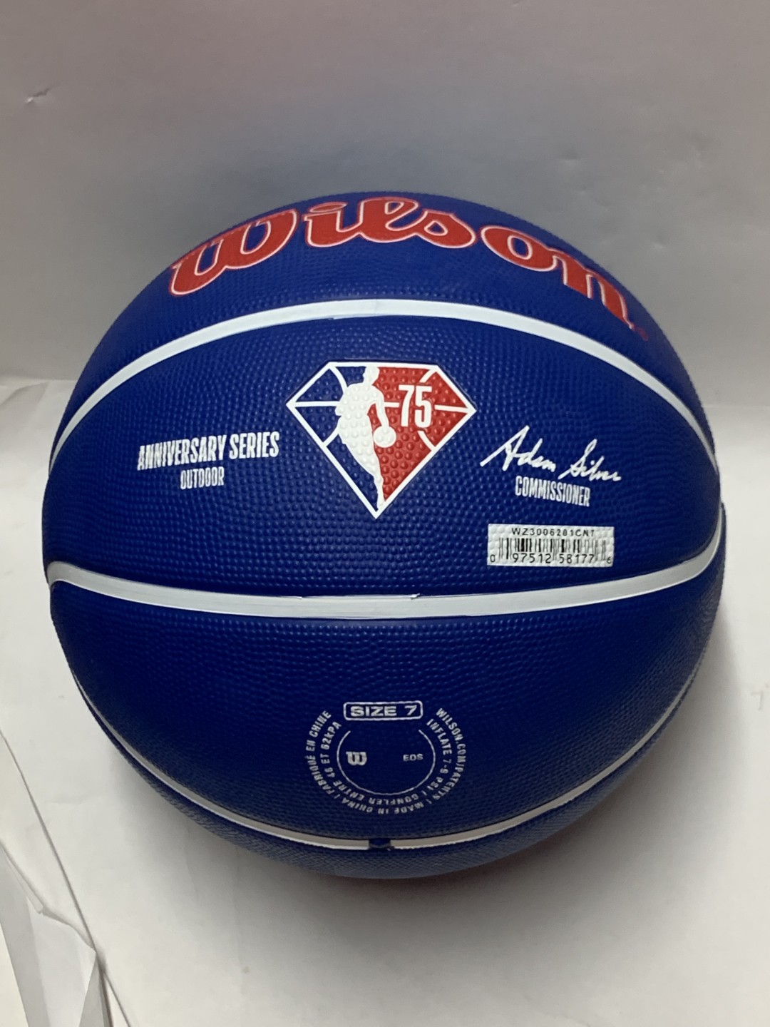 零元拍：“控卫之神”克里斯-保罗亲笔签名Wilson NBA75周年官方纪念篮球。