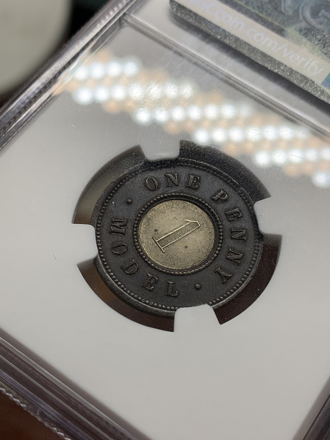 《竞宝斋》第85场-本周日，周一2场连拍（全场不限金额包邮） NGC MS62 1844年英国一便士双色币“章型便士” 细节极佳 感觉低评了 发行量很少