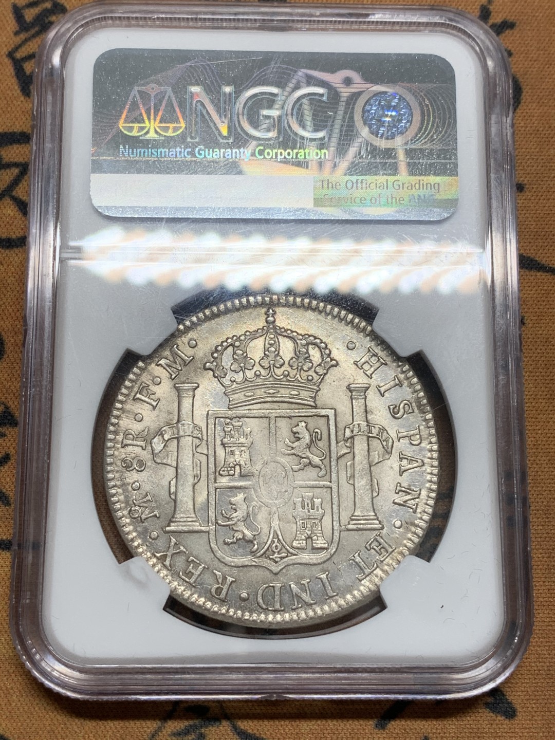 《竞宝斋》第85场-本周日，周一2场连拍（全场不限金额包邮） NGC MS62 墨西哥 1798年 早期 卡四 双柱大银币 双面深打细节 背面PL感十足 状态十分到位
