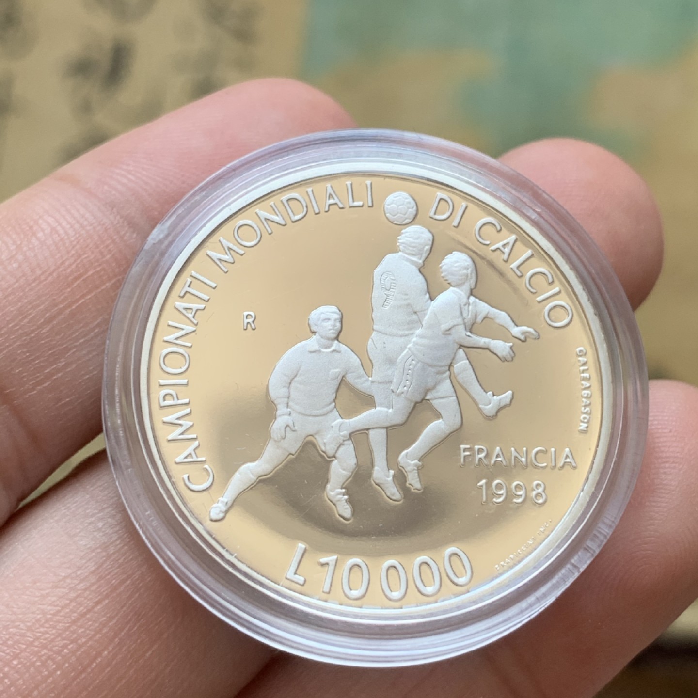 《竞宝斋》第85场-本周日，周一2场连拍（全场不限金额包邮） 原盒证书 圣马力诺1998年 法国世界杯纪念 10000里拉精制大银币 22克 835银