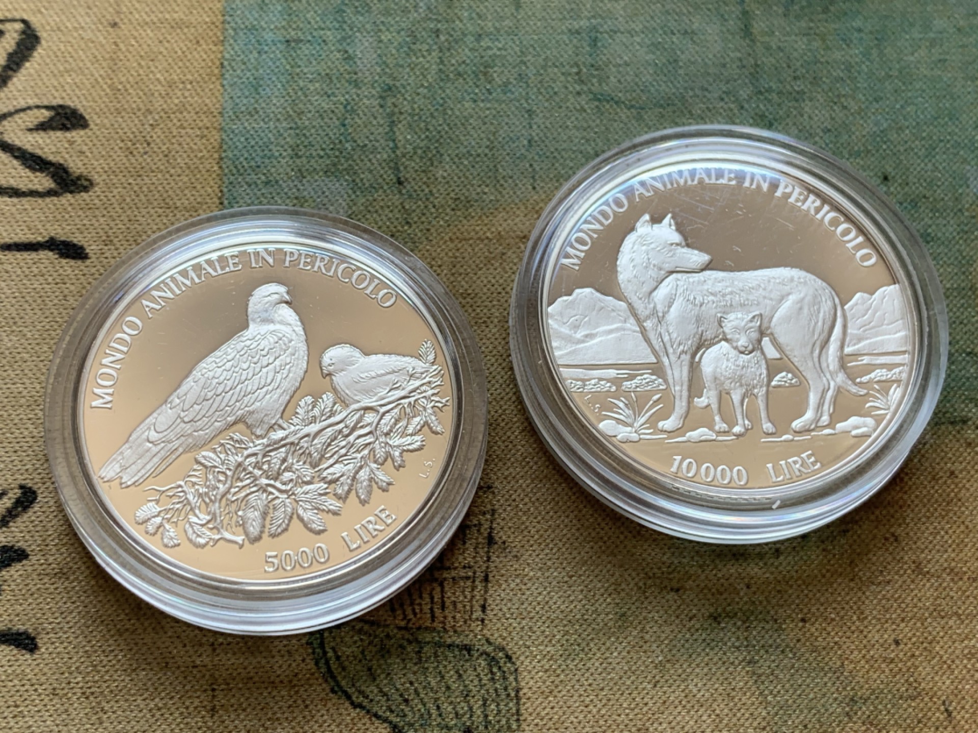 《竞宝斋》第85场-本周日，周一2场连拍（全场不限金额包邮） 原盒证书 圣马力诺1996年 濒危动物纪念 5000和10000里拉 精制PROOF银币一对 少见品种