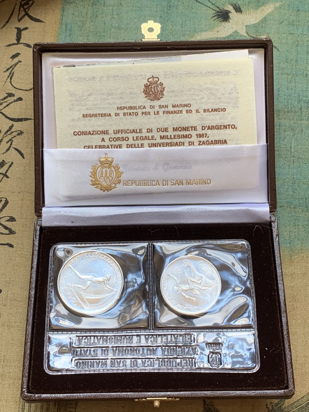 《竞宝斋》第85场-本周日，周一2场连拍（全场不限金额包邮） 原盒证书 圣马力诺1987年 萨格勒布运动会 500和1000里拉银币一对