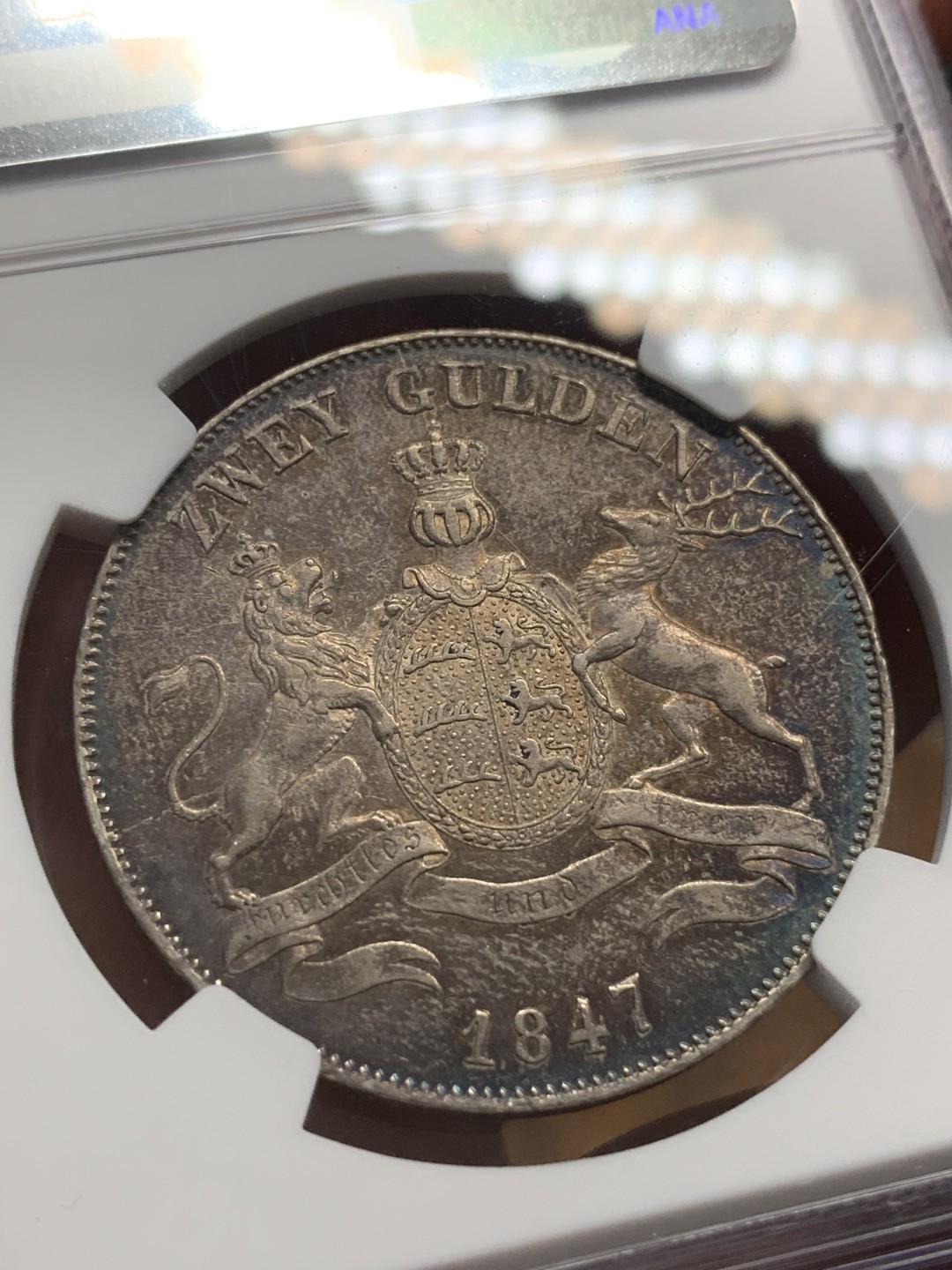 《竞宝斋》第85场-本周日，周一2场连拍（全场不限金额包邮） NGC-AUD 符腾堡1847年狮鹿2盾，欧洲五彩！设计好看，状态佳，也是大涨品种。