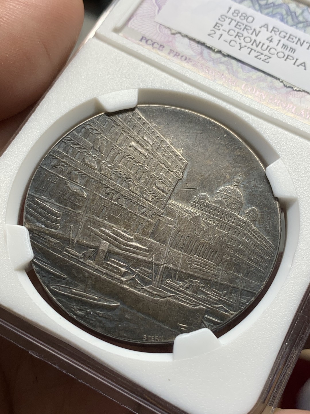 《竞宝斋》第85场-本周日，周一2场连拍（全场不限金额包邮） 1880年法国马赛特色城市景观银章 老彩黑包浆 边铭丰饶角银标 41mm