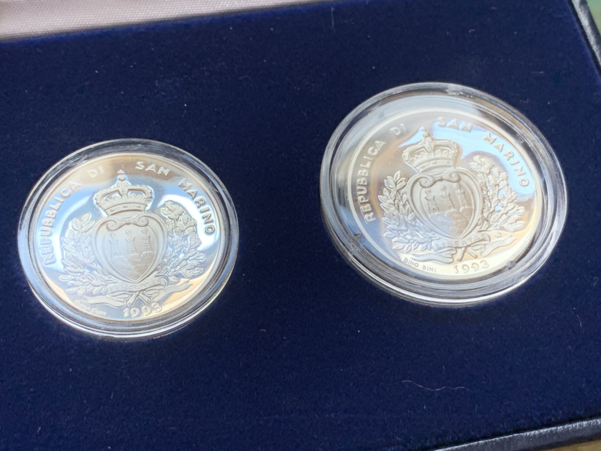 《竞宝斋》第85场-本周日，周一2场连拍（全场不限金额包邮） 原盒证书 圣马力诺1993年 珍稀动物鼬鼠，啄木鸟和红隼精制银币 500/1000里拉 动物系少见品种