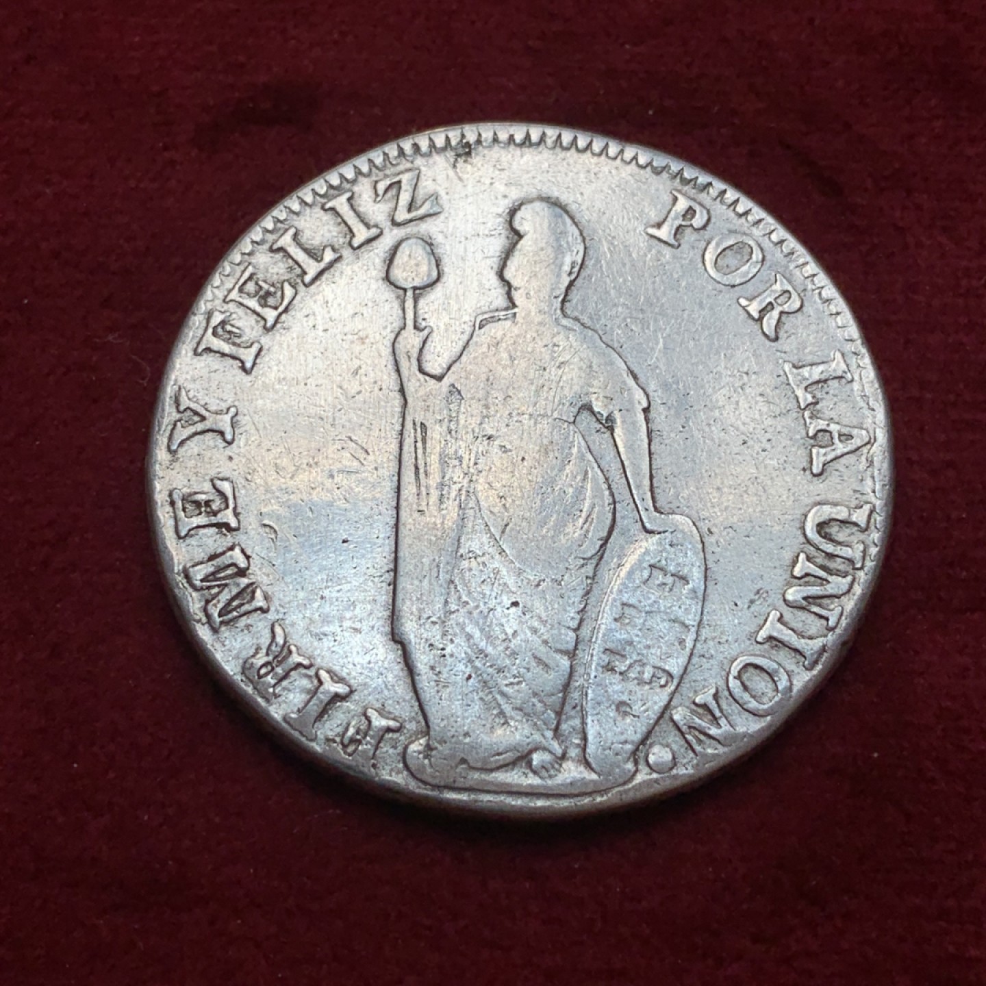 《竞宝斋》第85场-本周日，周一2场连拍（全场不限金额包邮） 秘鲁 1840年 站人款 8R 大银币 标准重量为27克 这枚重26.7克 磨损比较大，还有磕碰，细节见图