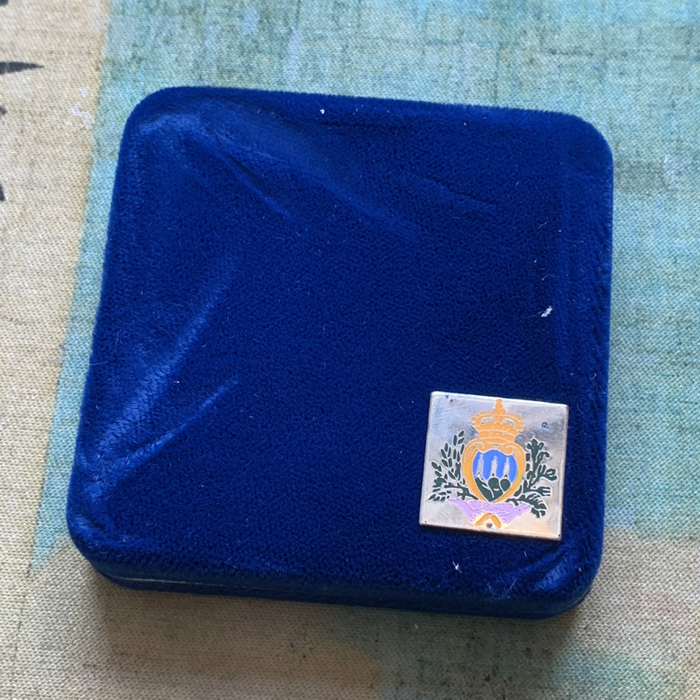 《竞宝斋》第85场-本周日，周一2场连拍（全场不限金额包邮） 原盒证书 圣马力诺1998年 法国世界杯纪念 10000里拉精制大银币 22克 835银