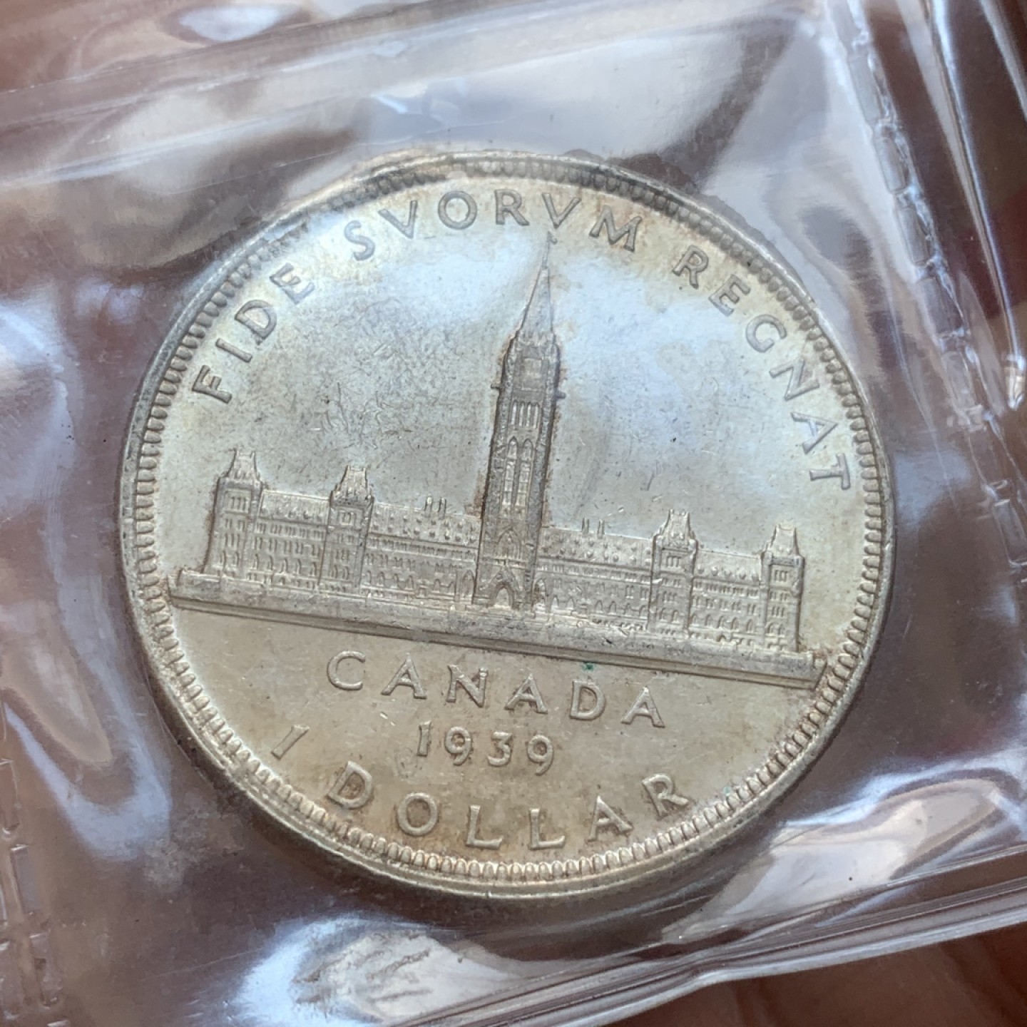 《竞宝斋》第85场-本周日，周一2场连拍（全场不限金额包邮） 加拿大本土评级ICCS-MS62。加拿大1939国会大厦银币。不多见的品种，品相很棒