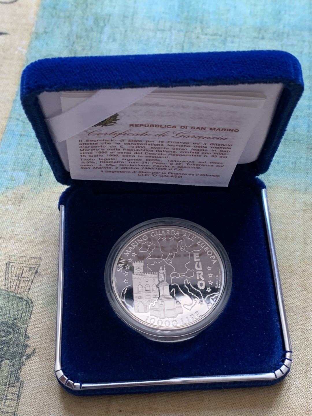 《竞宝斋》第85场-本周日，周一2场连拍（全场不限金额包邮） 原盒证书 圣马力诺1996年 纪念欧洲 10000里拉 精制大银币 22克 835银