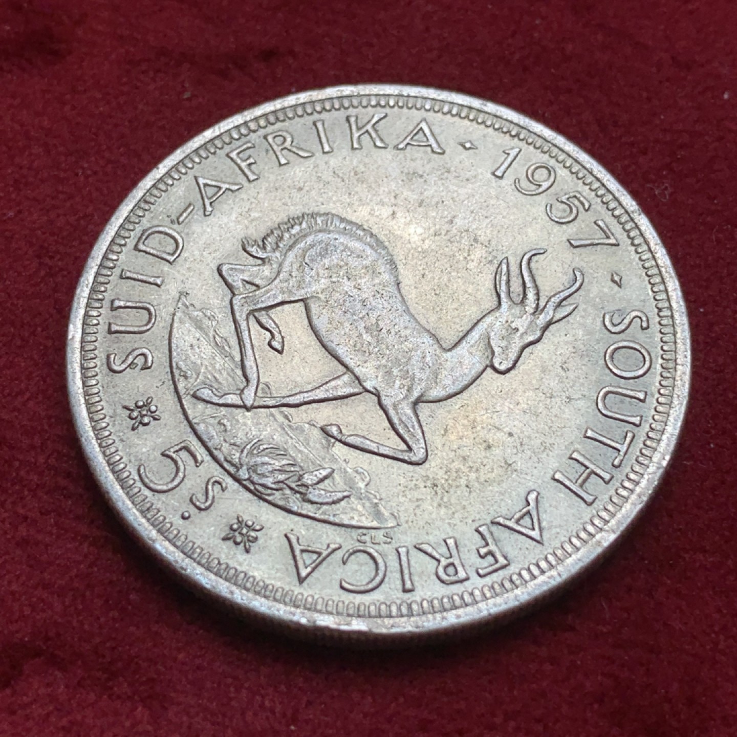 《竞宝斋》第85场-本周日，周一2场连拍（全场不限金额包邮） 1957年 南非 伊丽莎白二世 跳羚1克朗 银币