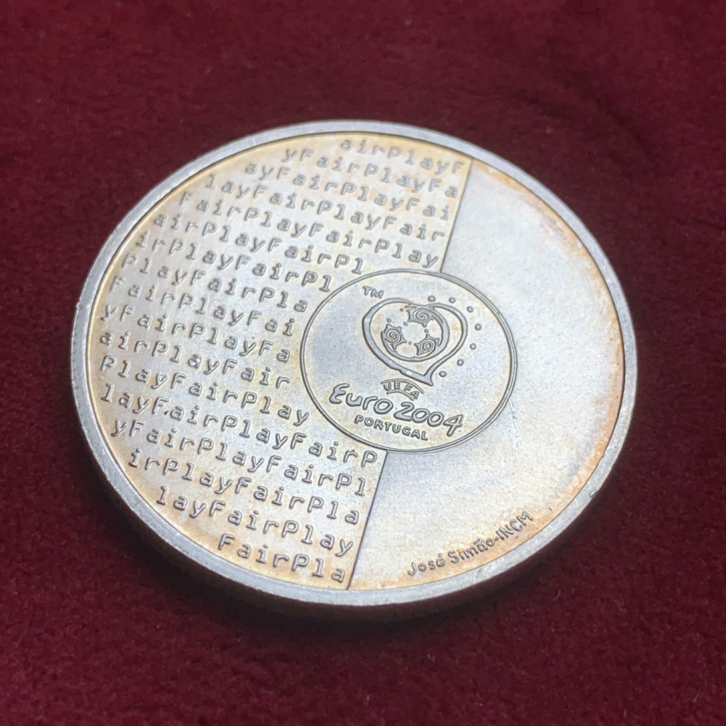 《竞宝斋》第85场-本周日，周一2场连拍（全场不限金额包邮） 五彩 葡萄牙 2004年 8欧元 欧洲杯纪念银币 835高银20g 已经自然出金彩 状态养眼 好品又好彩属实难得