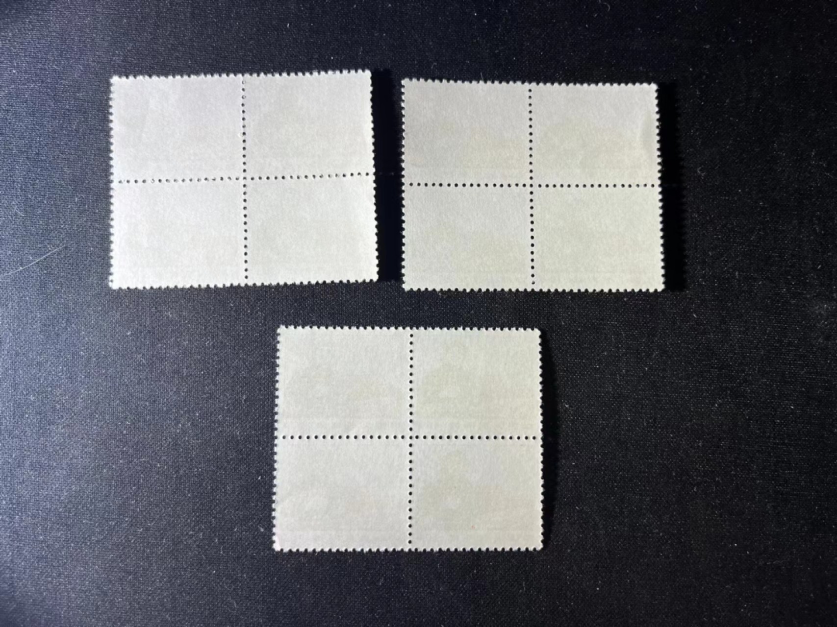 洪涛臻品 麦稀奇首期拍卖 普无号 解放军方连3组 整版撕 个别极轻微压痕，小软折，容易修复，买到赚到